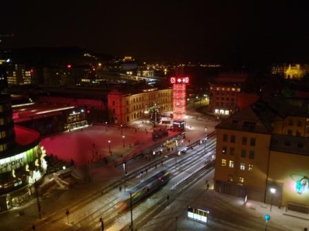 Blick aus dem Hotel in Oslo auf den Bahnhof