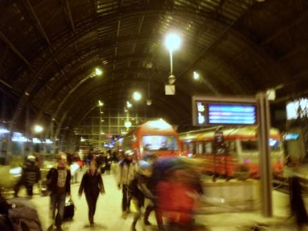 Treiben am Bahnhof von Bergen